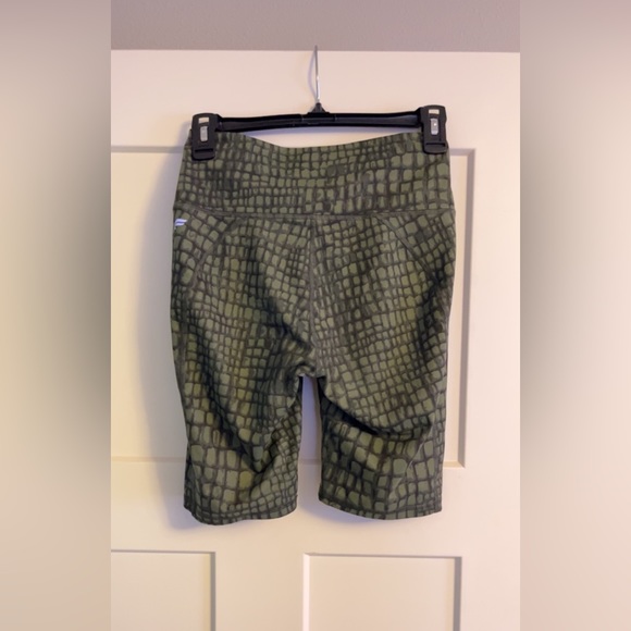 Fabletics Biker Shorts - Picture 3 of 4